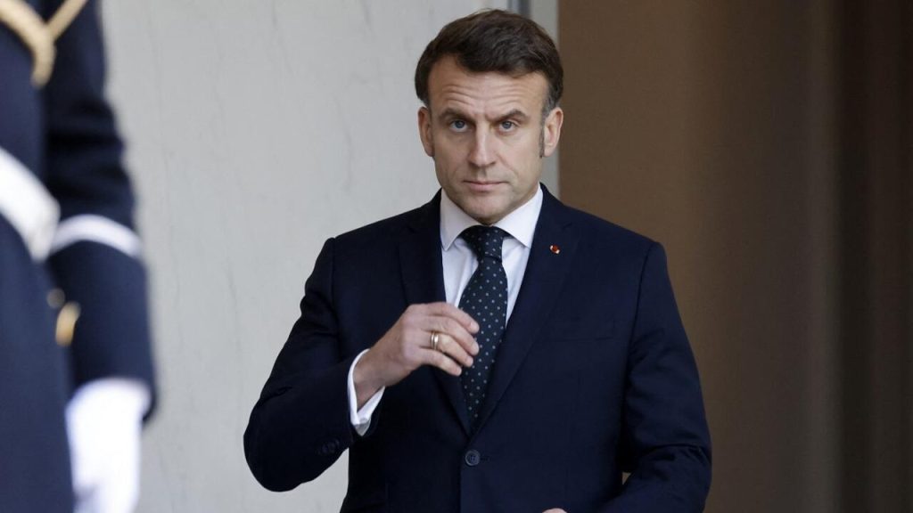 Macron pour rencontrer les meilleurs politiciens de la France pour éliminer la ligne sur l'Ukraine