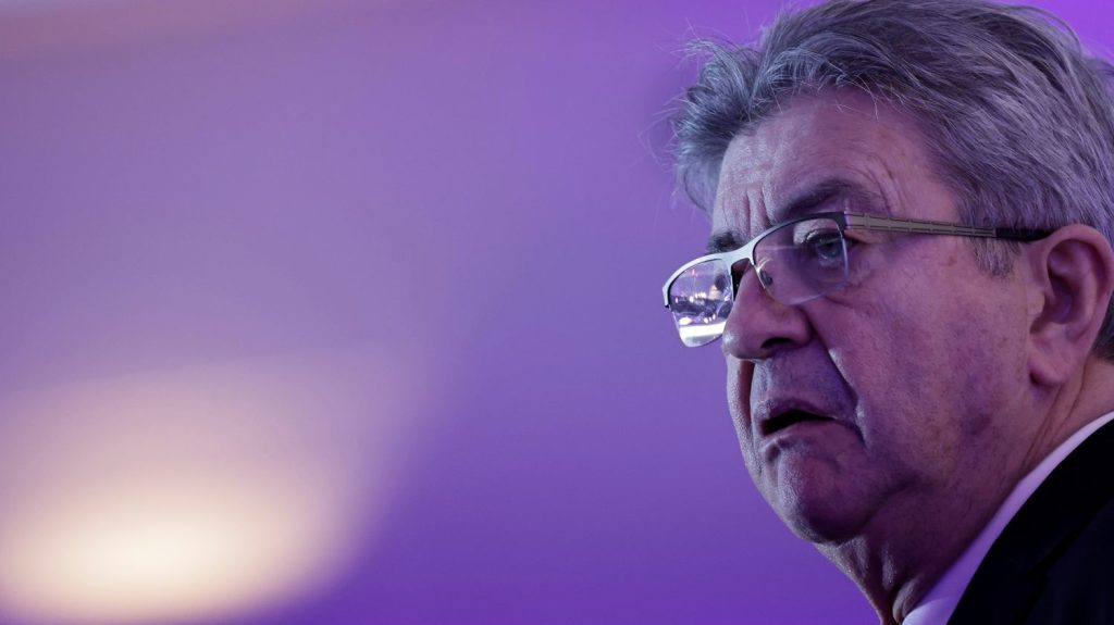 "Ce ne sont plus nos alliés" : le leader insoumis Jean-Luc Mélenchon veut "tourner la page d'une alliance toxique avec les socialistes"