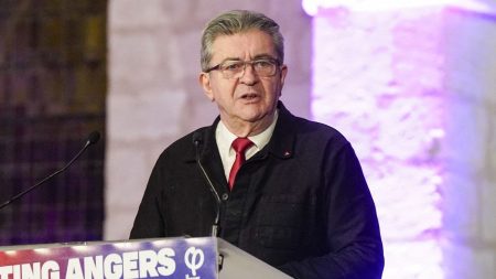 Mélenchon accuse Macron d’asservir la France aux milliardaires de la Silicon Valley lors du sommet IA Sommet sur l'IA : Jean-Luc Mélenchon accuse Emmanuel Macron de placer la France "sous l'emprise des milliardaires de la Silicon Valley"