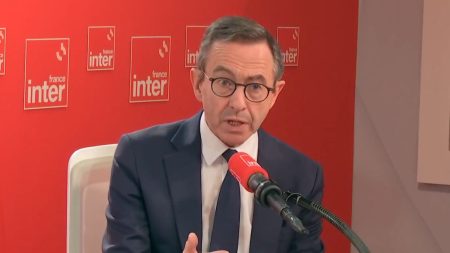 Meurtre de Louise : Retailleau dénonce l' »ensauvagement » de la société Meurtre de Louise : Bruno Retailleau dénonce un "ensauvagement de la société"