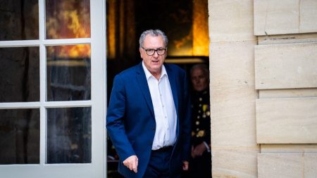Nomination de Ferrand au Conseil constitutionnel : controverse autour de l’allié de Macron "C'est l'âme damnée de Macron" : pourquoi la nomination de Richard Ferrand comme président du Conseil constitutionnel est loin de faire consensus