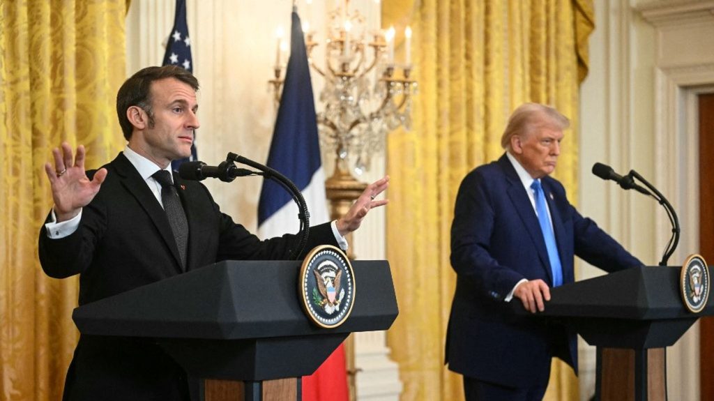 Guerre en Ukraine : faut-il être optimiste après la rencontre entre Donald Trump et Emmanuel Macron ?

          Fait-elle avancer les choses en vue d’un accord de paix ? C’est toute la question et à défauts d’éléments très concrets délivrés par les deux présidents, il faut comme souvent en diplomatie, s’attacher aux messages qui sont envoyés. Et ils se veulent optimistes, particulièrement du côté d’Emmanuel Macron.