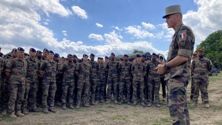 Patriotisme : jeunes réservistes français racontent leur engagement dans l’Armée "Ça a réveillé quelque chose en moi de patriotique" : ces jeunes réservistes de l'Armée française racontent leur engagement