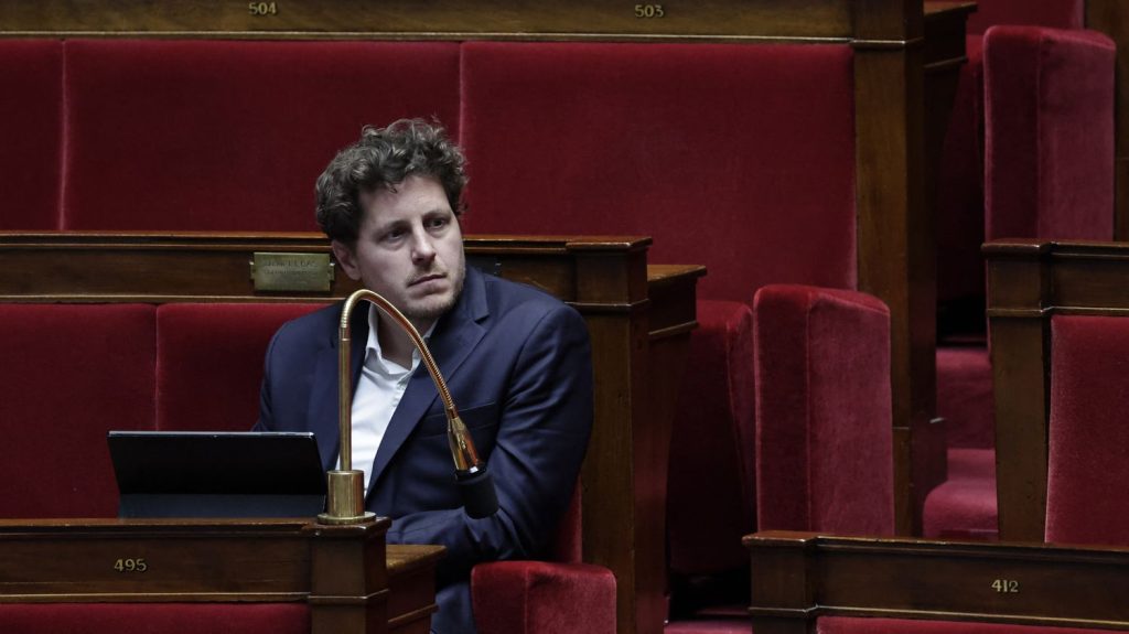 Julien Bayou accusé de violences psychologiques : les plaintes déposées par son ex-compagne classées sans suite