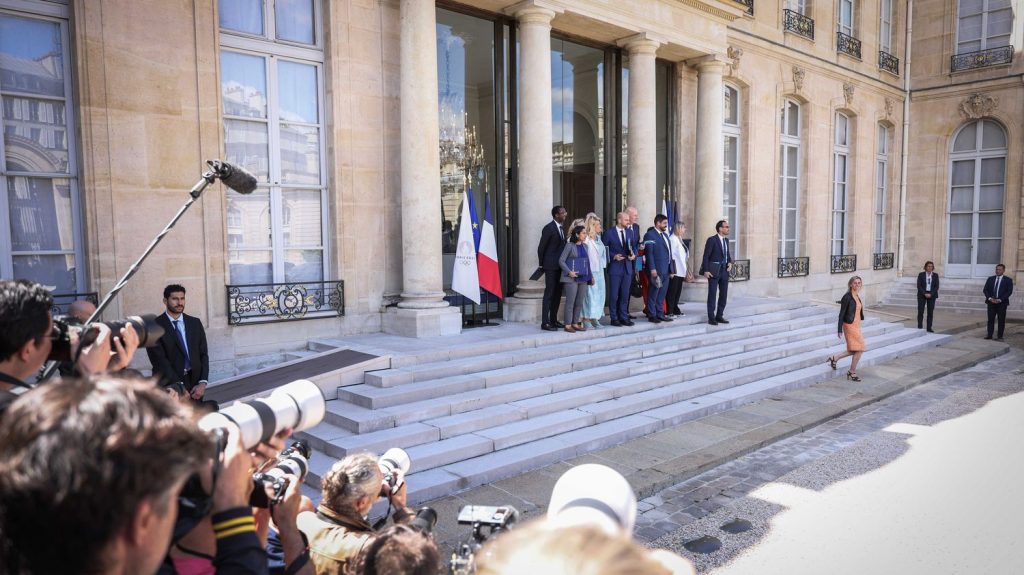 :
    Édito



  



  


      

  

  
    La "présidentialite", la maladie qui fait des ravages dans la classe politique française

          Du duel entre Bruno Retailleau et Laurent Wauquiez à droite, en passant par Gérald Darmanin qui relance l’idée d’une primaire du bloc central, tous semblent être focalisés sur la présidentielle de 2027.