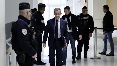 Procès Sarkozy : il nie tout financement libyen de sa campagne 2007, « droit de s’indigner » "Les innocents ont le droit de s'indigner" : à son procès, Nicolas Sarkozy nie en bloc tout financement libyen de sa campagne en 2007