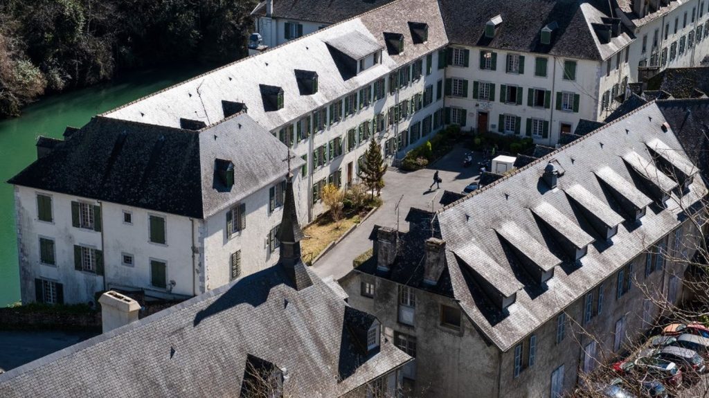 :
    le dernier publié



  



  


      

  

  
    
    Protéger les enfants des violences : "Il faut que les choses soient dites, il faut écouter", estime le sociologue Jean Viard

          Le collectif de victimes de Bétharram a recensé plus de 130 plaintes. Les premiers abus se seraient déroulés vers la fin des années 1950. Jean Viard, sociologue, revient sur l’évolution des mentalités et souligne l’importance de croire les enfants.
    
    
          Diffusé le 23/02
                      
        3min