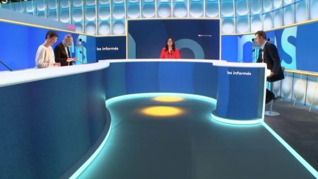 Réforme de la justice des mineurs : défiance des Français, débat des informés du 12 février Réforme de la justice des mineurs, défiance des Français à l'égard de la politique... Les informés du matin du mercredi 12 février
Tous les jours, les informés débattent de l'actualité autour de Salhia Brakhlia et Renaud Dély.