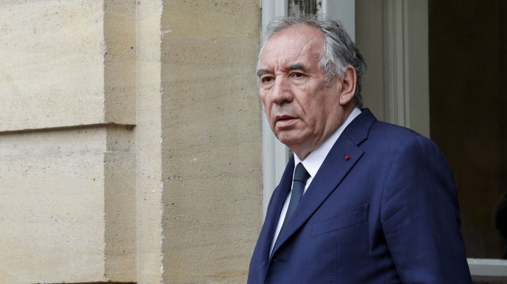 :
    Édito



  



  


      

  

  
    Réforme des retraites : François Bayrou sera-t-il la victime collatérale de règlements de comptes en famille ?

          Le début des négociations entre partenaires sociaux sur la réforme des retraites débute jeudi pour trois mois de discussions et le Premier ministre pourrait bien être lâché par les socialistes et les Républicains.