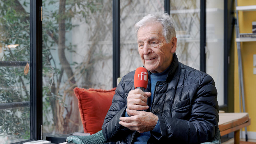 Le réalisateur grec-français Costa-Gavras s'adressant à RFI en janvier 2025.