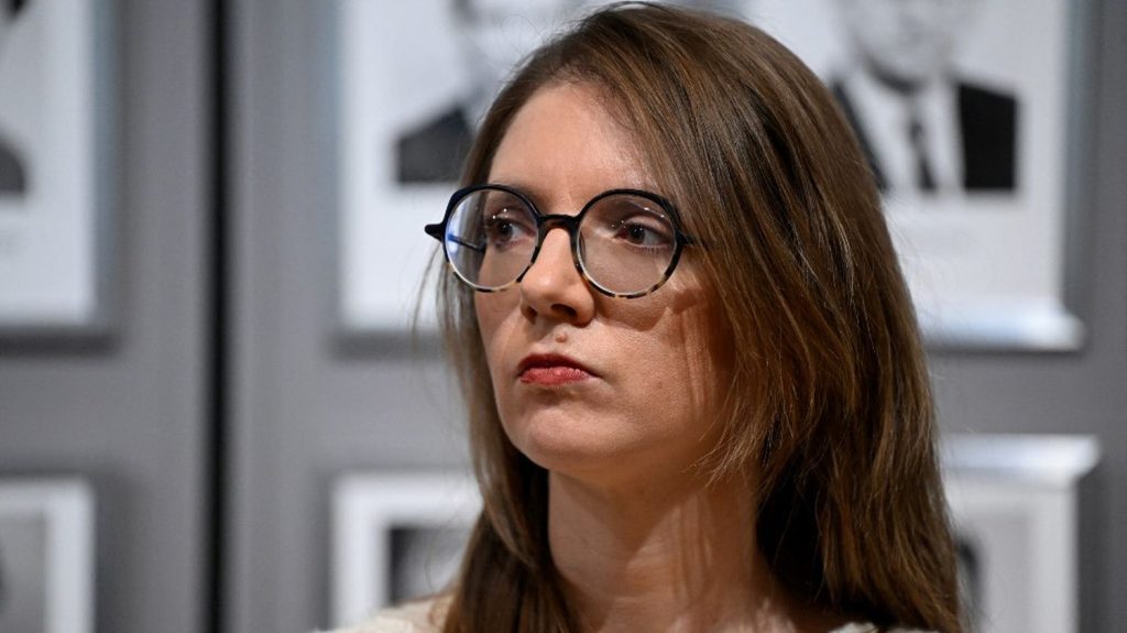 Scandale des crèches privées : "Je réserve mes commentaires pour la Cour de justice de la République", réagit Aurore Bergé