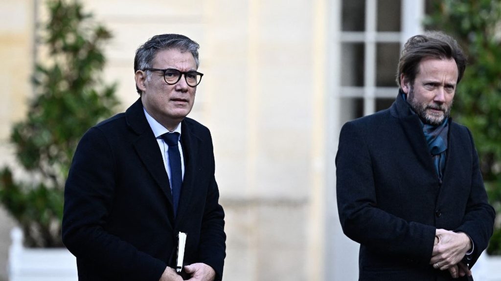:
    Édito



  



  


      

  

  
    Motion de censure déposée par les socialistes : la technique du pistolet à bouchon !

          Les députés PS ont déposé lundi leur motion de censure contre le gouvernement de François Bayrou, l'accusant de "céder aux passions tristes de l'extrême droite", mais dans les faits, ils ne veulent surtout pas provoquer sa chute.