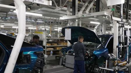 Stellantis : le bénéfice net chute de 70% dans l’automobile Automobile : le bénéfice net de Stellantis chute de 70%