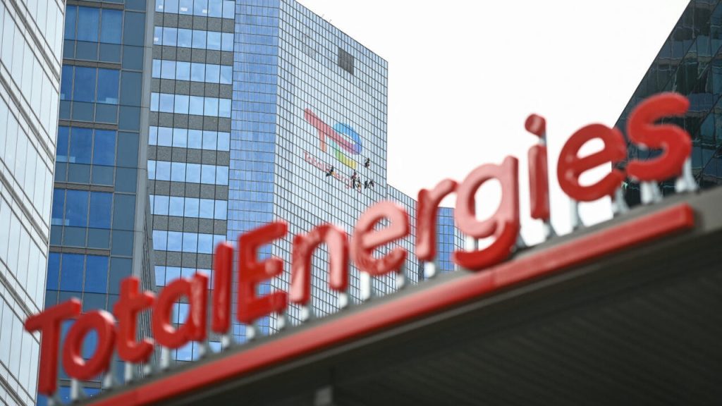 TotalENGIES réduit les investissements à faible teneur en carbone au fur et à mesure que les bénéfices s'effondrent