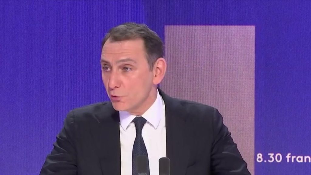 Ukraine : Emmanuel Macron "en est à faire des réunions Tupperware" avec les leaders européens, tacle le porte-parole du RN Laurent Jacobelli