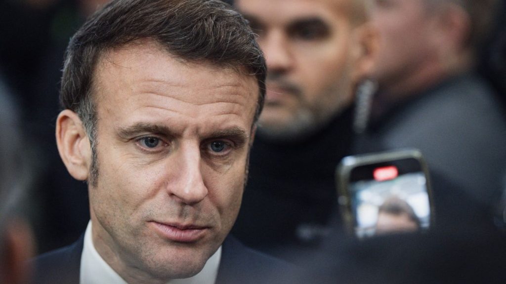 Violences à Notre-Dame de Bétharram : François Bayrou a "toute ma confiance", assure Emmanuel Macron