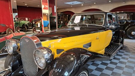 :
    Reportage




  



  


  
  Sièges en vison, disque d'or sur la calandre... La Panther de Johnny Hallyday pourrait allumer le feu des enchères