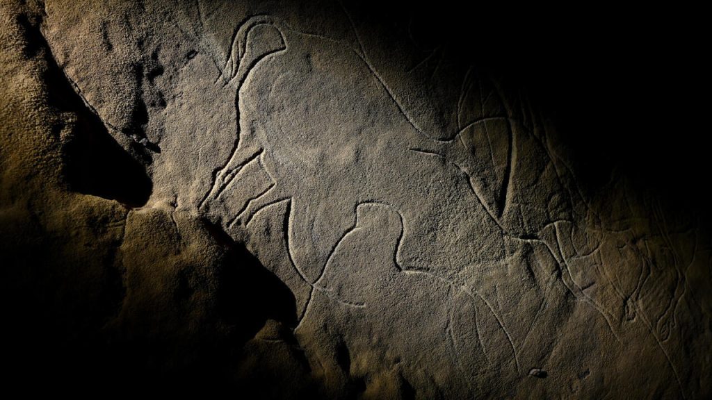 À l'intérieur de la grotte préervée préservée de Cussac de la France