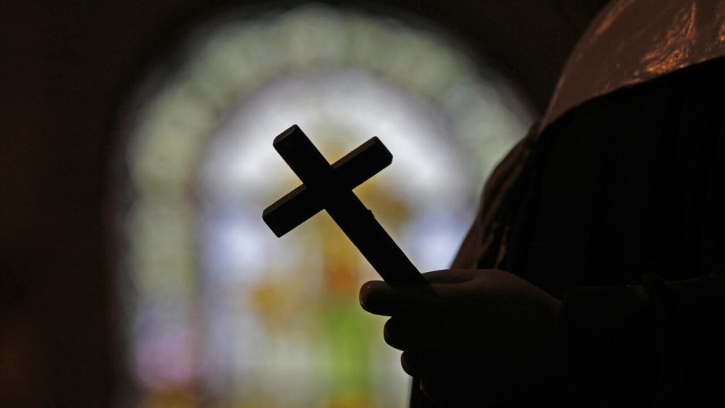 Abus sexuel de l'église catholique française: près de 1 600 réclamations d'indemnisation depuis 2022