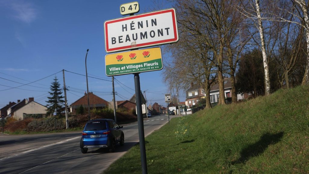 :
    Reportage




  



  


  
  "Les gens vont se révolter" : à Hénin-Beaumont, les électeurs de Marine Le Pen jugent "impensable" une condamnation au procès des assistants parlementaires