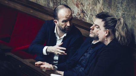 Agression du rabbin d'Orléans : pointée du doigt, La France insoumise rappelle le passé du Rassemblement national