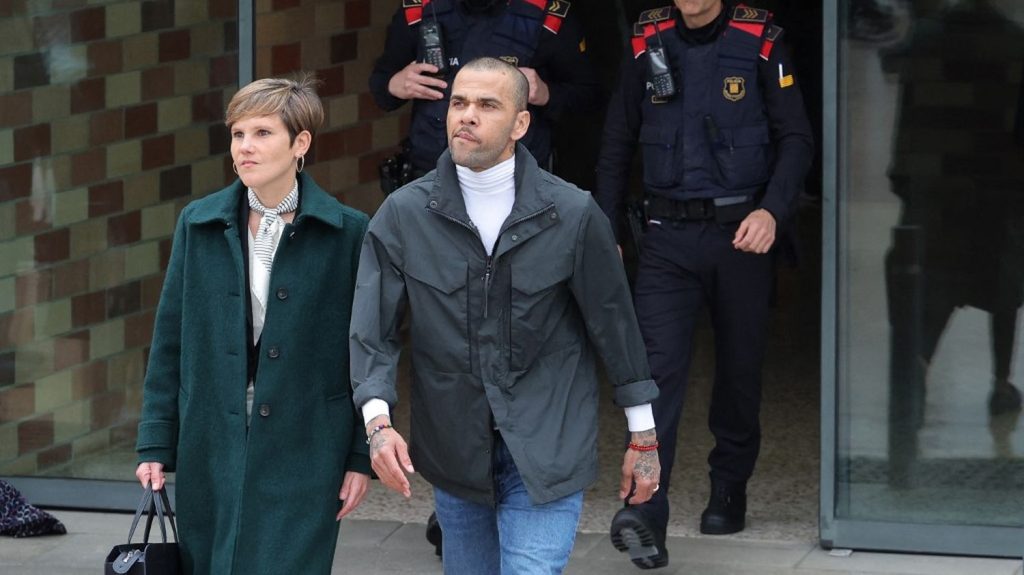 Espagne : la condamnation pour viol de l'ex-joueur du Barça et du PSG Dani Alves annulée en appel