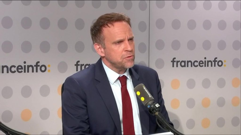 L'augmentation des droits de douane sur les voitures importées aux États-Unis "ne fera que des perdants", prévient le ministre de l'Industrie
          Le président des États-Unis a promis une augmentation de 25% des droits de douane sur les voitures importées aux États-Unis à partir de jeudi 3 avril.
