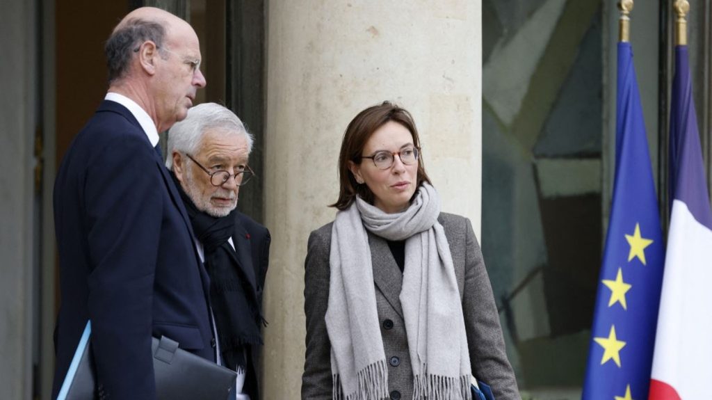 Finances publiques : Bercy met en place un comité d'alerte pour éviter tout nouveau dérapage

          Afin de ne plus connaître les graves dérapages de ces deux dernières années, le gouvernement lance un dispositif associant davantage de transparence et de consultations pour améliorer les prévisions. Ce dispositif devra être opérationnel pour la construction du budget 2026.