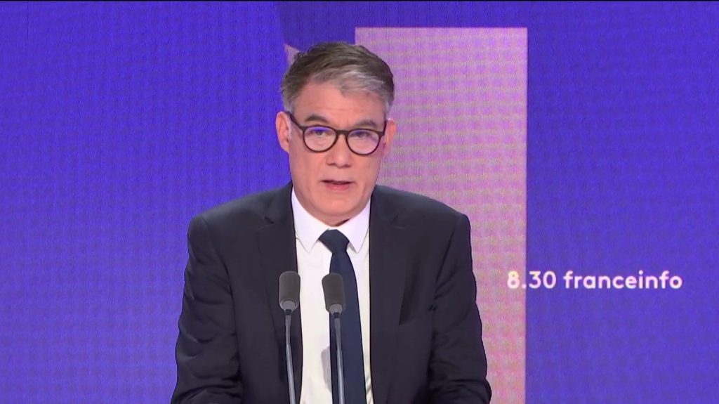 Critiques de Bruno Retailleau sur l'Algérie : "Il ne suffit pas de montrer ses petits bras musclés, il faut faire aussi de la diplomatie", tacle Olivier Faure