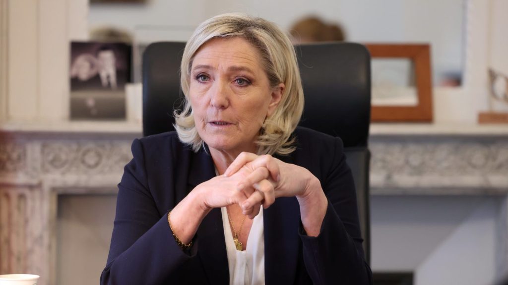 :
    Vrai ou faux



  



  


      

  

  
    La consommation d'alcool est-elle vraiment sans danger pour la santé s'il on boit avec modération, comme l'affirme Marine Le Pen ?

          D'après la députée Rassemblement national Marine Le Pen, quand on boit raisonnablement de l'alcool, la consommation est sans danger pour la santé. Cette affirmation est fausse.