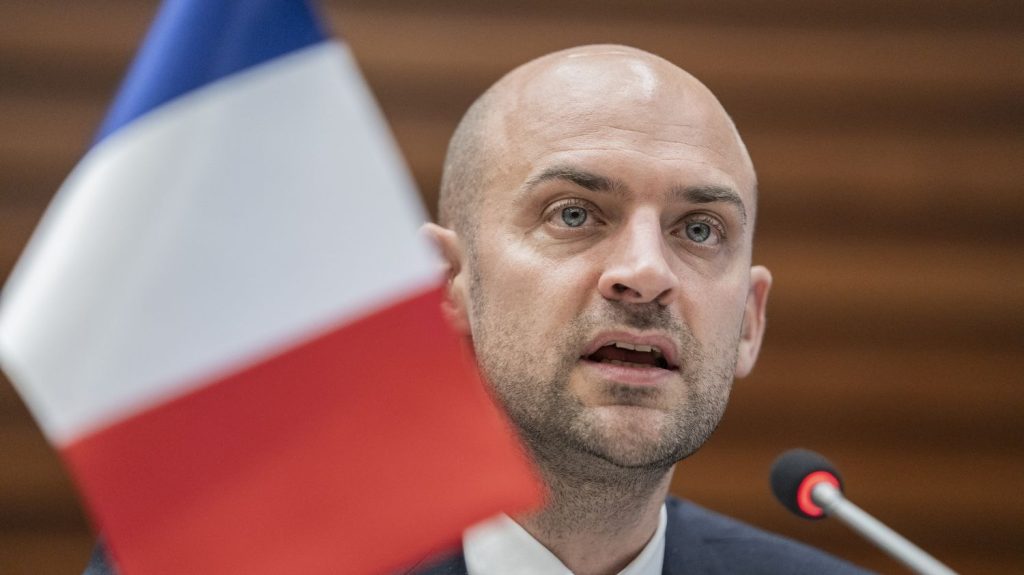 "L'heure est au réarmement des esprits" : le ministre des Affaires Etrangères entame un tour de France pour expliquer la crise internationale aux Français