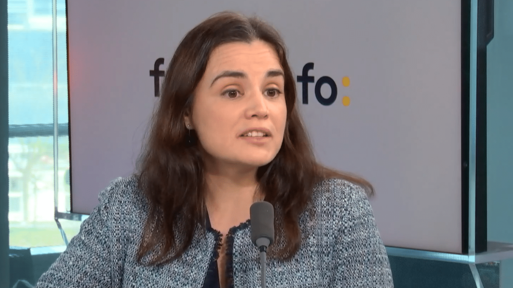 :
    le dernier publié



  



  


      

  

  
    
    Déficit et transition écologique : "Le coût de l'inaction, chiffré à 15% de PIB mondial, c'est beaucoup plus que le prix des efforts", rappelle la cheffe économiste au Trésor

          Par-delà la crise budgétaire et internationale que nous traversons, "il faut réfléchir à la part de privé et de public pour ce qui va être un mur d'investissement", alerte Dorothée Rouzet de la direction générale du Trésor, qui assure que "le coût de la transition existe mais reste modéré et transitoire".
    
    
          Diffusé le 19/03
                      
        9min