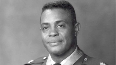 États-Unis : la biographie d'un soldat afro-américain médaillé disparaît du site internet du ministère de la Défense

          La mystérieuse disparition de la page de Charles Rogers n'a duré que quelques heures, mais elle illustre la lutte du gouvernement Trump contre le "virus woke".