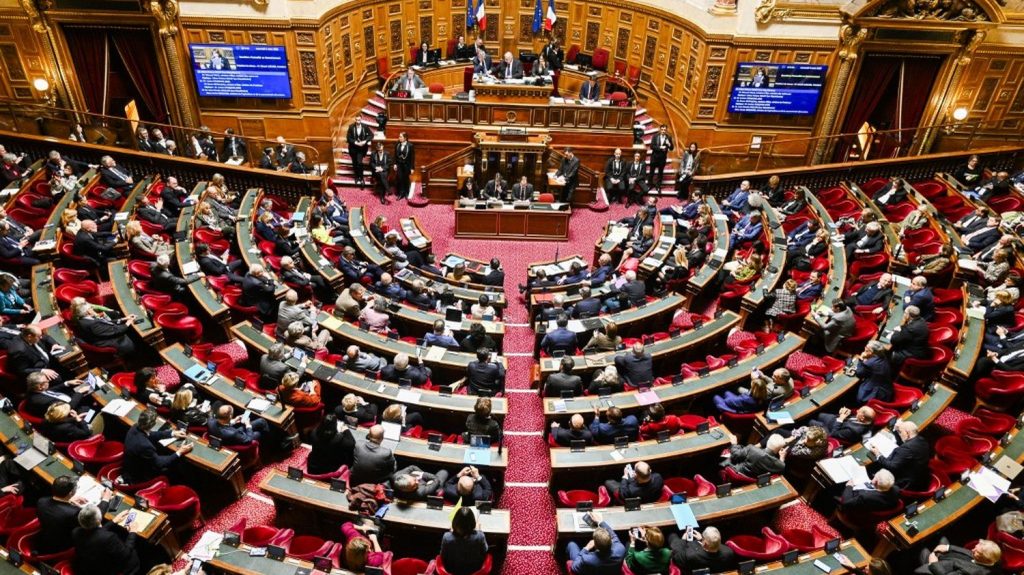 Droit à l'avortement : le Sénat va voter pour réhabiliter les femmes condamnées pour avoir avorté