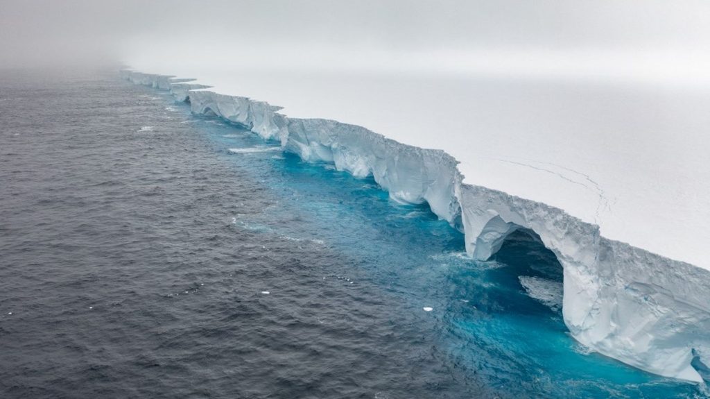 :
    le dernier publié



  



  


      

  

  
    
    Les dérives des écoles privées, le plus gros iceberg du monde et "Mickey 17" : ça dit quoi ce 5 mars ?

          Ce mercredi 5 mars, le livre enquête "Le Cube" dénonce les dérives des écoles de commerce, d'art ou de design du groupe français Galileo, un iceberg ne menace plus les manchots royaux et le film de science-fiction "Mickey 17" sort au cinéma.
    
    
          Diffusé le 05/03
                      
        1min