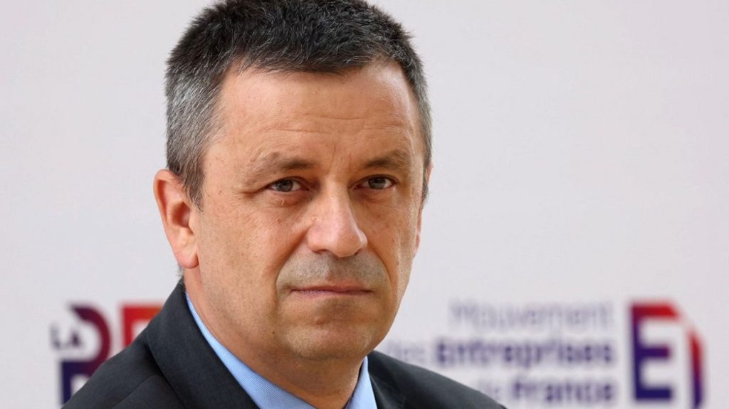 Le futur ex-patron d’EDF regrette l’engagement insuffisant de l’État pour le financement de la relance du nucléaire

          Évincé d'EDF, Luc Rémont défend son bilan et étale ses divergences avec l'État dans une interview lundi au "Figaro".