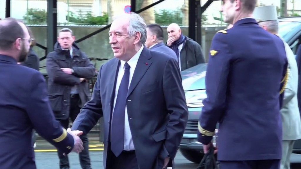 Menaces russes : François Bayrou réunit les chefs de parti