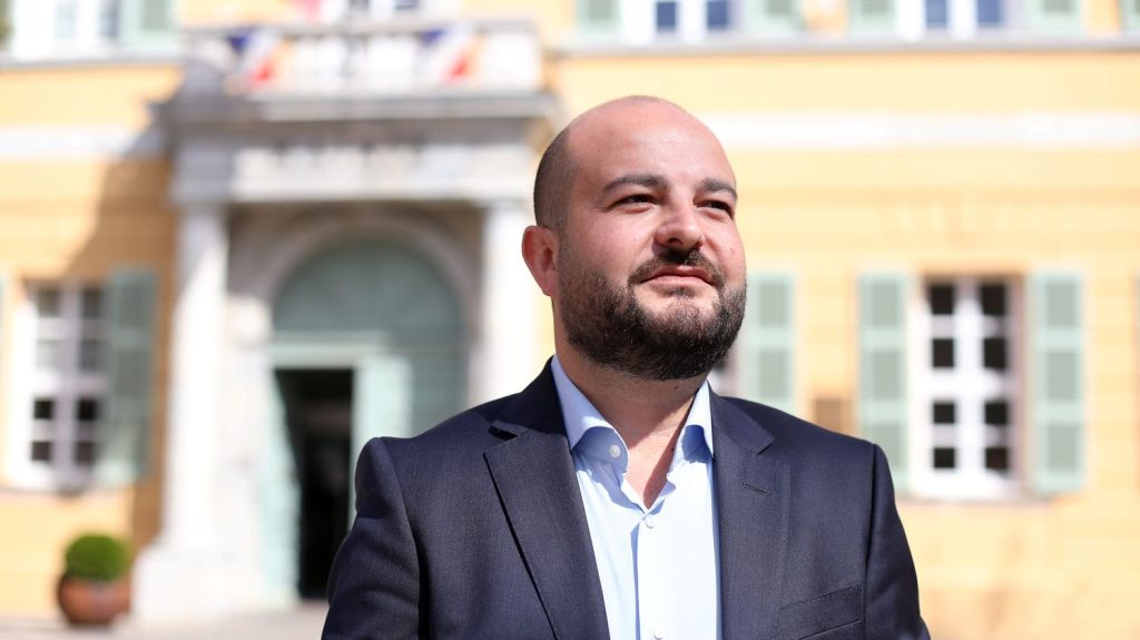 Des perquisitions en cours à la mairie RN de Fréjus dans le cadre d'une enquête pour "corruption active et passive d'élu"