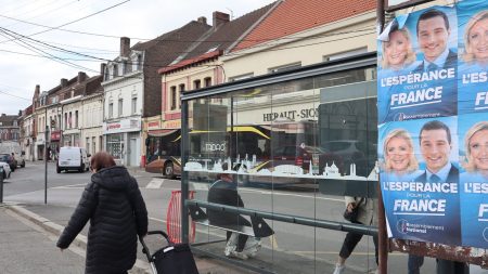 Hénin-Beaumont : électeurs RN choqués par l’inéligibilité de Marine Le Pen :
Reportage
"On a pris un coup de massue sur la tête" : à Hénin-Beaumont, les électeurs du RN "choqués" par la peine d'inéligibilité de Marine Le Pen
