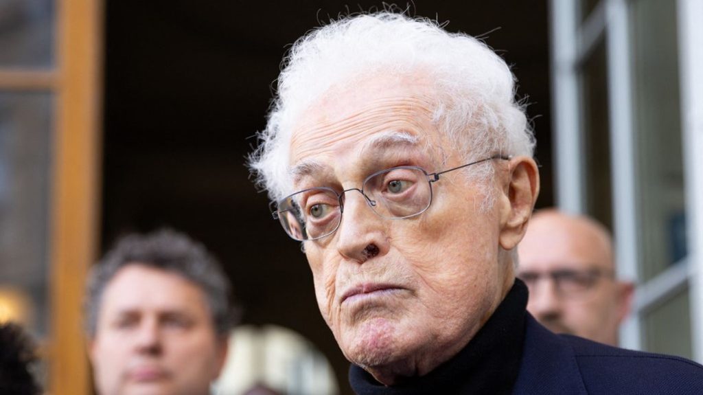 Lionel Jospin estime qu'il serait "absurde" que les socialistes agitent la menace d'une motion de censure du gouvernement