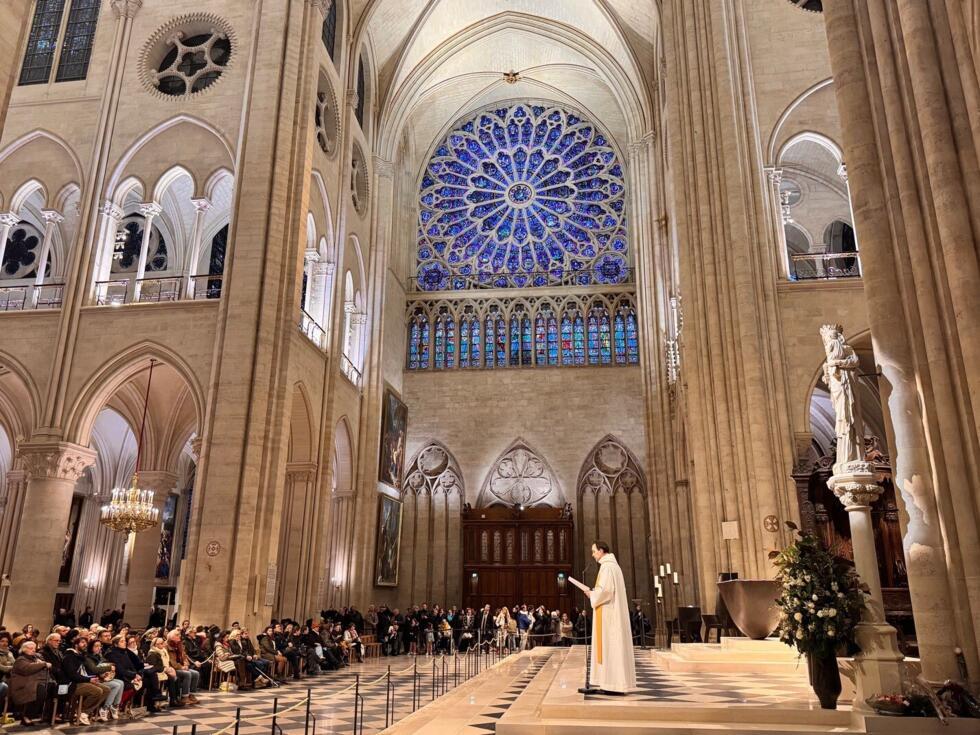 L'intérieur de la cathédrale de Notre-Dame de Paris en janvier 2025, un mois après avoir rouvert le public.