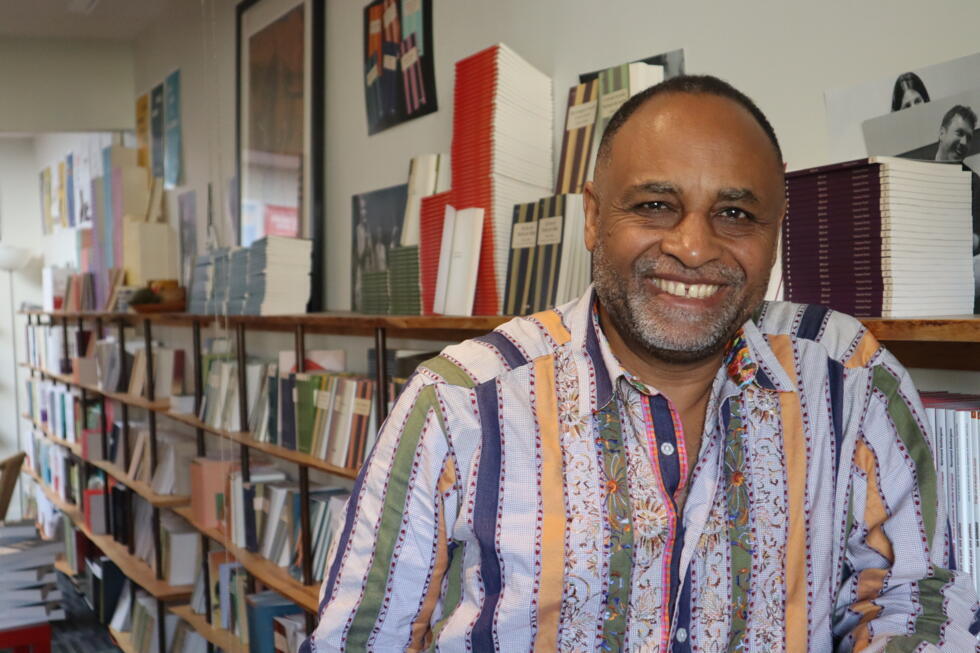 Rodney Saint-Eloi, écrivain et éditeur d'Haïti, apparaîtra à la foire africaine du livre à Paris, 14-16 mars.