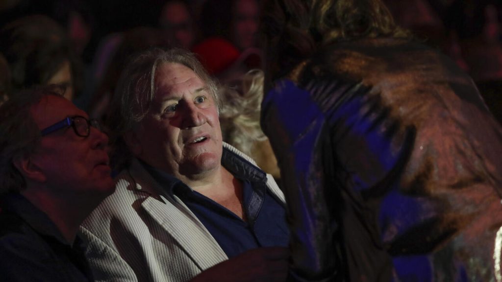 La star du film française Depardieu est jugée pour des accusations d'agression sexuelle
