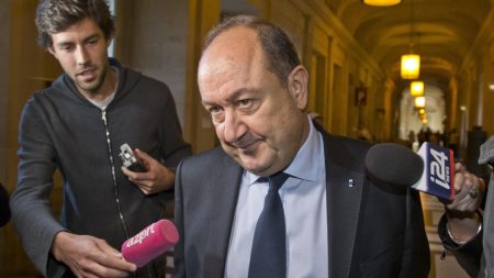L'ancien chef d'espion en France reconnu coupable d'utiliser des fonds publics pour aider LVMH