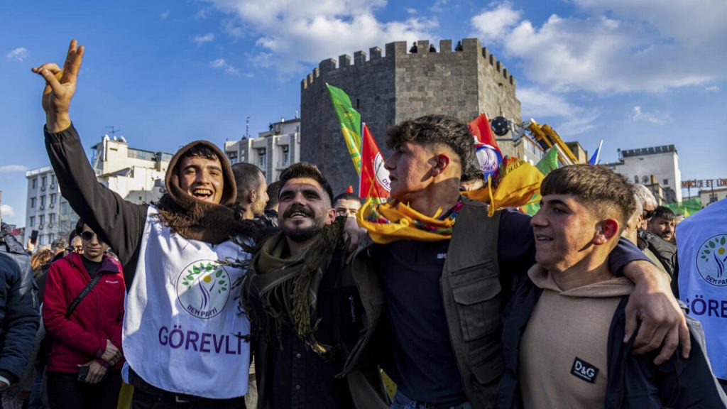 Le chef kurde Ocalan appelle au désarmement PKK, ouvrant la voie à la paix