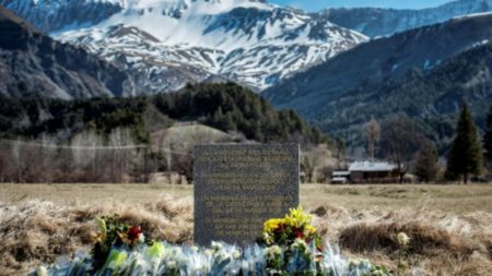 Le village alpin français marque le 10e anniversaire de la crash de Germanwings