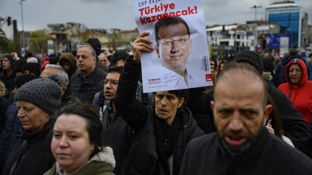 Les accolades de dinde pour plus de protestations sur l'arrestation du maire d'Istanbul