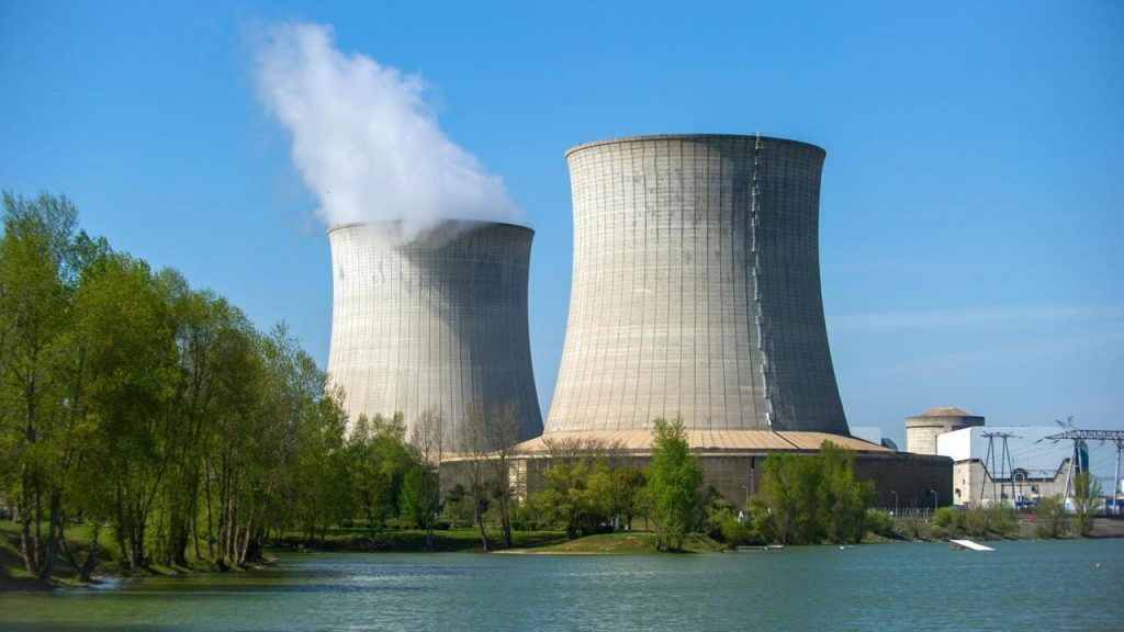 Macron fait le bilan des projets nucléaires de la France en mettant l'accent sur la transition énergétique