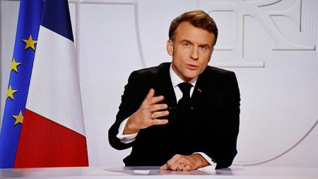 :
    Reportage




  



  


  
  "Il a besoin de nous, comment ? Pour quoi faire ?" : l'allocution d’Emmanuel Macron sur l’Ukraine laisse certains dans "le flou"