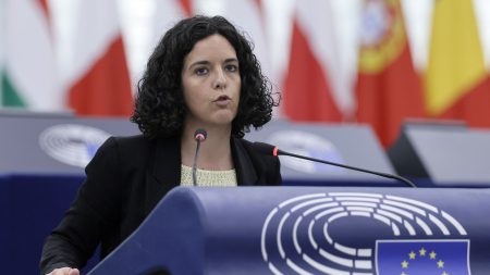 Manon Aubry alerte sur la fermeture possible des sites Arkema et Vencorex en Isère Souveraineté industrielle : Manon Aubry interpelle le gouvernement sur les possibles fermetures des sites d'Arkema et Vencorex en Isère